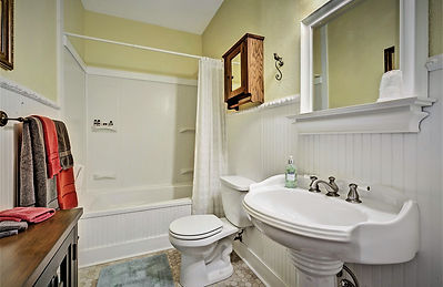 Granbury Suite Jetted Bath.jpg